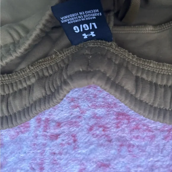 Under Armour/ NIKE tech Men's green Shorts - Picture 2 of 4